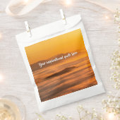 Je aangepaste tekstzonsopgang boven het mistroosti bedankzakje (Geknipt)