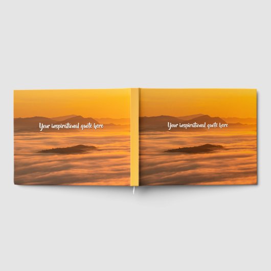 Je aangepaste tekstzonsopgang boven het mistroosti gastenboek (Volledig)