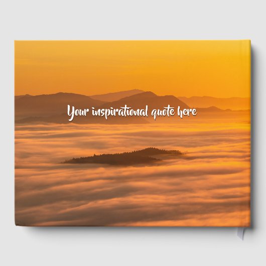 Je aangepaste tekstzonsopgang boven het mistroosti gastenboek (Achterkant)