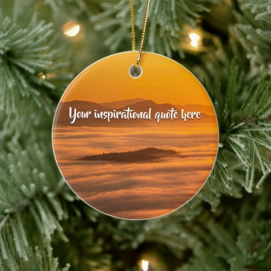 Je aangepaste tekstzonsopgang boven het mistroosti keramisch ornament (Boom)