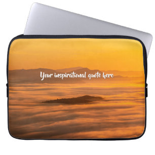 Je aangepaste tekstzonsopgang boven het mistroosti laptop sleeve