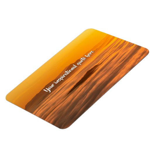 Je aangepaste tekstzonsopgang boven het mistroosti magneet (Linkerzijde)