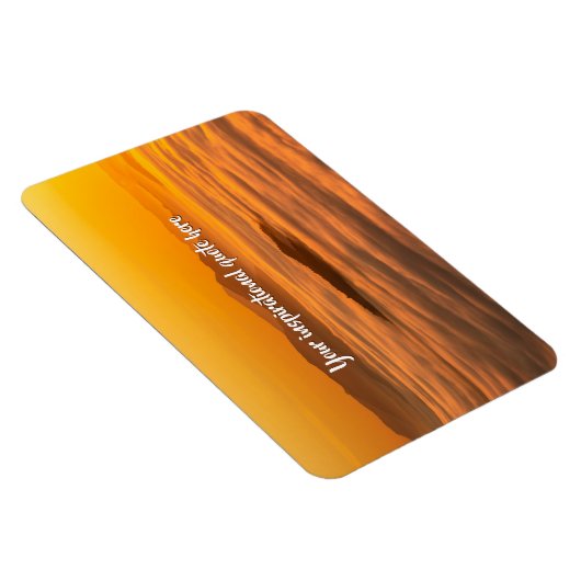 Je aangepaste tekstzonsopgang boven het mistroosti magneet (Rechterzijde)