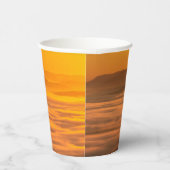 Je aangepaste tekstzonsopgang boven het mistroosti papieren bekers (Rechts)