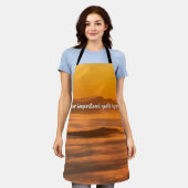 Je aangepaste tekstzonsopgang boven het mistroosti schort (Gedragen)