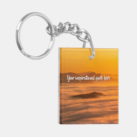 Je aangepaste tekstzonsopgang boven het mistroosti sleutelhanger (Voorkant Links)