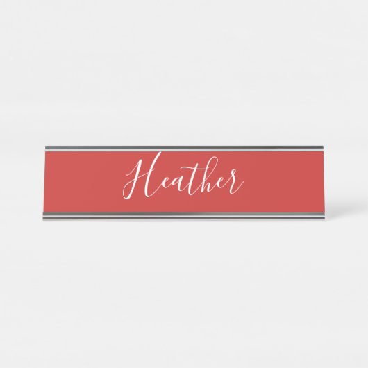 Je aangepaste witscript op rood bureau naambordje (Voorkant)