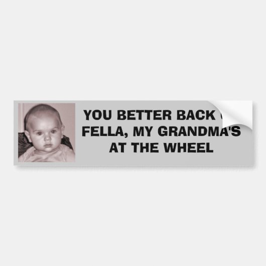 JE BACKT MEER OP FELLA, MIJN GRANDMA'S BUMPERSTICKER (Voorkant)