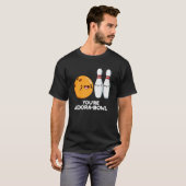 Je bent Adora-Bowl Funny Bowling Pun Dark BG T-shirt (Voorkant volledig)