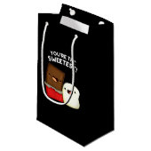 Je bent de liefste grappigste snack Pun Dark BG Klein Cadeauzakje (Voorkant Gekanteld)