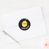 Je bent de Zest Funny Lemon Pun Dark BG Ronde Sticker (Envelop)