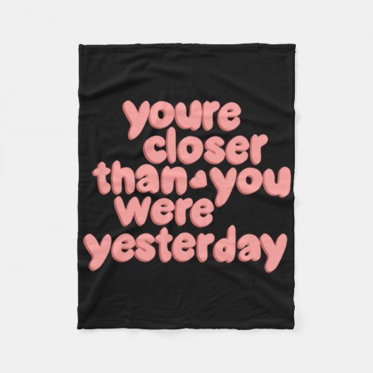 Je bent dichterbij dan je gisteren was Sticker Fleece Deken (Voorkant)