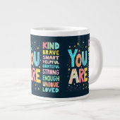 Je bent een Inspirerend positieve typografie Grote Koffiekop (Voorkant rechts)