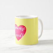 Je bent een liefhebbende gele Mok (Voorkant rechts)
