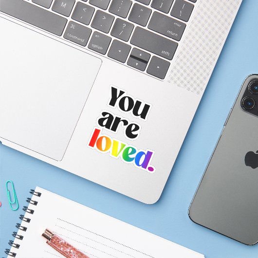 Je bent geliefd sticker (Laptop met iPhone)