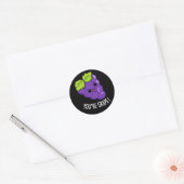 Je bent Grape Funny Fruit Pun Dark BG Ronde Sticker (Envelop)