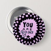Je Bent Hier Knop Ronde Button 7,6 Cm (Voorkant /achterkant)