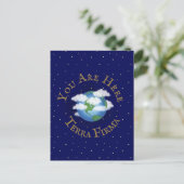 "Je bent hier - Terra Firma" Humoureuze Planet Ear Briefkaart (Staand voorkant)