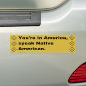 Je bent in Amerika, spreek Indiaans Bumpersticker (Op auto)