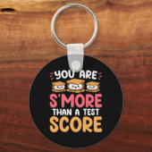 Je Bent Meer Dan Een Toets Score - Grappige Testda Sleutelhanger (Voorkant)