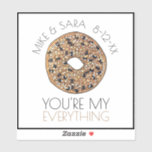 Je bent mijn Bagel Foodie Wedding Favor. Sticker<br><div class="desc">Design heeft een originele marker illustratie van een heerlijke alles bagel, overgoten met papaverzaad, sesamzaad, uienvlokken, zout, en veel knoflook. Gewoon personaliseren met uw informatie. Dit foodie ontwerp is ook beschikbaar op andere producten. In deze winkel zijn ook tal van extra illustraties met een voedselthema verkrijgbaar. Zie je niet wat...</div>