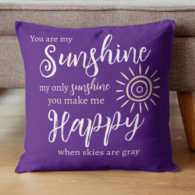 Je bent mijn zonneschijn Paarse met zon witte Stip Buitenkussen (You Are My Sunshine You Make Me Happy song lyrics on a bright purple background with yellow sun.)