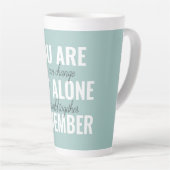 Je bent niet alleen je inspringingsherinnering her latte mok (Rechterhoek)