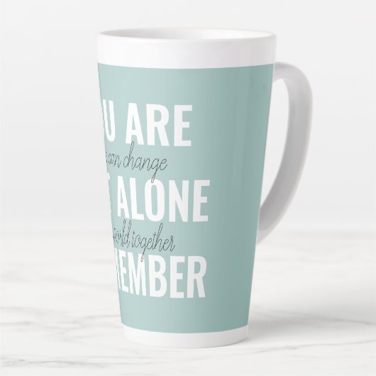 Je bent niet alleen je inspringingsherinnering her latte mok (Rechterhoek)