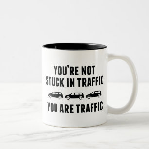 Je bent niet in het verkeer. Je bent verkeer. Tweekleurige Koffiemok