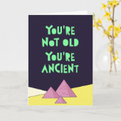 Je bent niet oud, je bent oud. Grappige gelukkige Kaart (Gele Bloem)