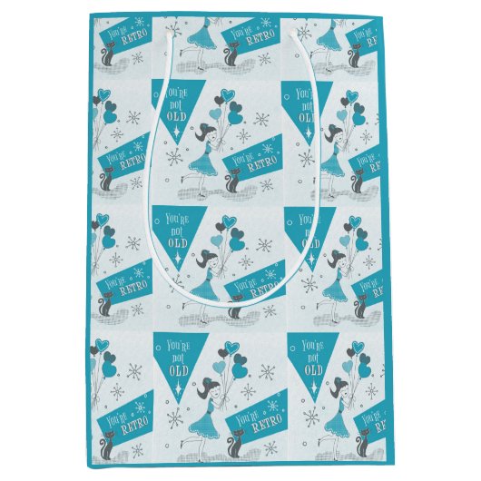 Je bent niet oud. Je bent Retro. Medium Cadeauzakje (Voorkant)