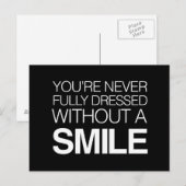 Je bent nooit helemaal gekleed zonder een glimlach briefkaart (Voorkant / Achterkant)