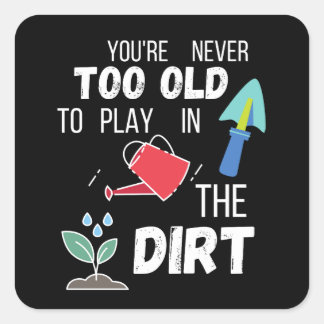 Je bent nooit te oud om in de modder te spelen vierkante sticker