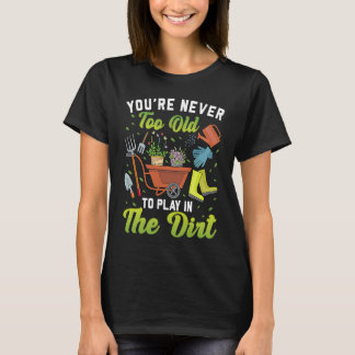 Je bent nooit te oud om in de moddertuin te spelen t-shirt