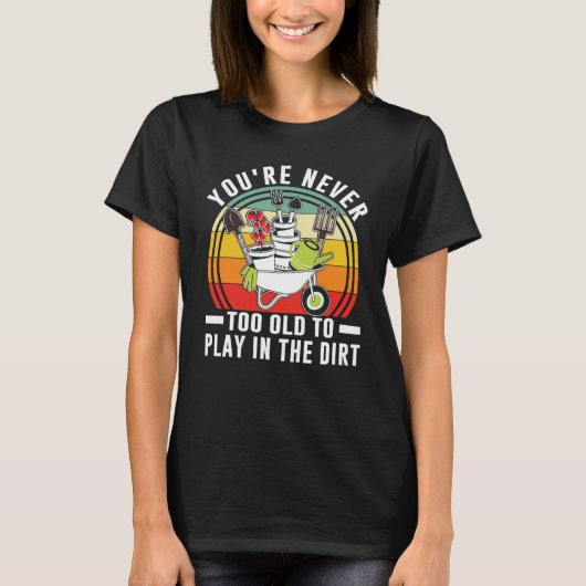 Je bent nooit te oud om in de moddertuin te spelen t-shirt (Voorkant)