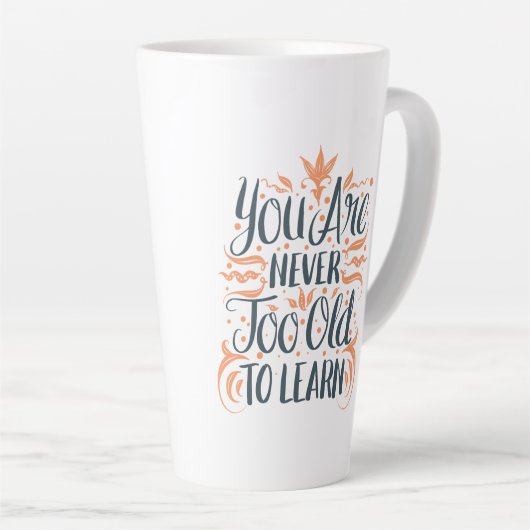 Je bent nooit te oud om te leren latte mok (Rechterhoek)