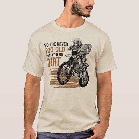 Je bent nooit te oud om te spelen in het vuile wan t-shirt (Voorkant)
