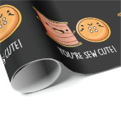 Je bent Sew Cute Sewing Pun Dark BG Cadeaupapier (Rol Hoek)