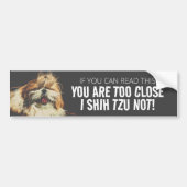 Je bent te dichtbij I shih tzu niet bumpersticker (Voorkant)