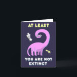 Je bent tenminste niet uitgestorven, dinosaurusver kaart<br><div class="desc">Een grappige verjaardagskaart voor je leuke vriend Pas de jouw tekst van de tekst aan zoals je wilt,  maar ik denk dat deze perfect is</div>