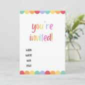 Je bent uitgenodigd! Regenboog blanco kaart (Staand voorkant)