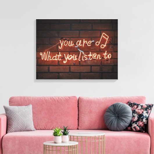 "JE BENT WAT JE LUISTERT NAAR" NEON LICHT TEKEN CANVAS AFDRUK (Insitu (Woonkamer))