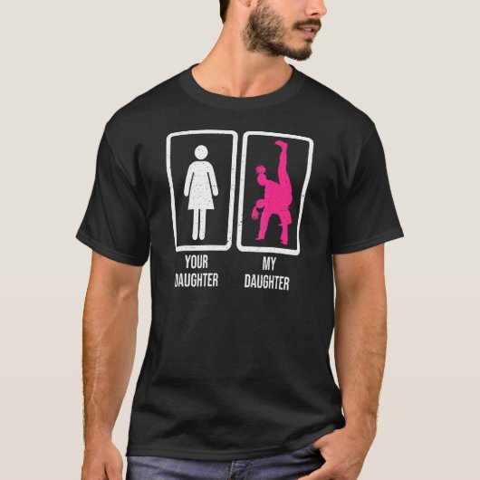 Je dochter Mijn dochter Martial Arts Fighter Pro T-shirt (Voorkant)
