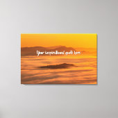 Je eigen tekst zonsopgang boven nevelig landschap canvas afdruk (Voorkant)