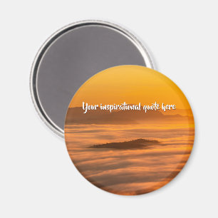Je eigen tekst zonsopgang boven nevelig landschap magneet