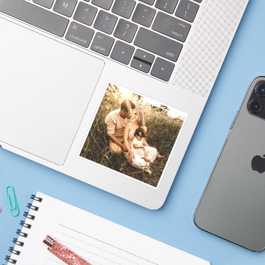 Je foto is aangepast aan je persoonlijke foto sticker (Laptop met iPhone)