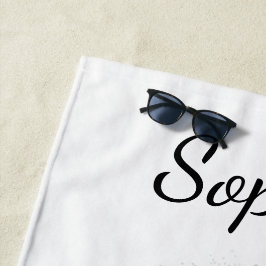 Je foto's en zwarte petten op grijze en aangepaste strandlaken (In situ)