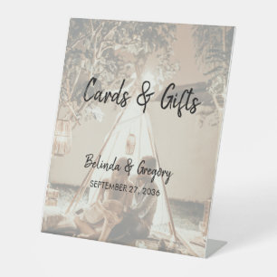 Je foto's met bruidskaarten en cadeaus reclamebord met voetstuk