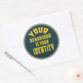 Je gedrag is je identiteit - Motivatie Ronde Sticker (Envelop)
