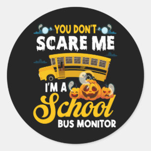 Je geeft me geen schoolbusmonitor halloween ronde sticker